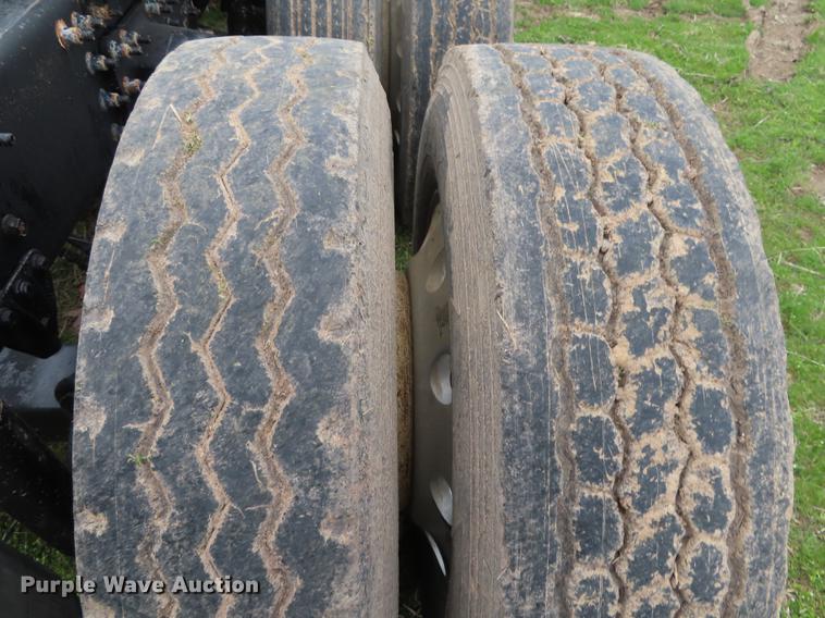 image for item L1481 2005 Mack CXN613 semi truck