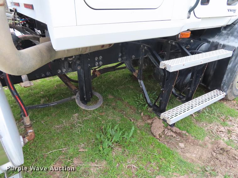 image for item L1481 2005 Mack CXN613 semi truck