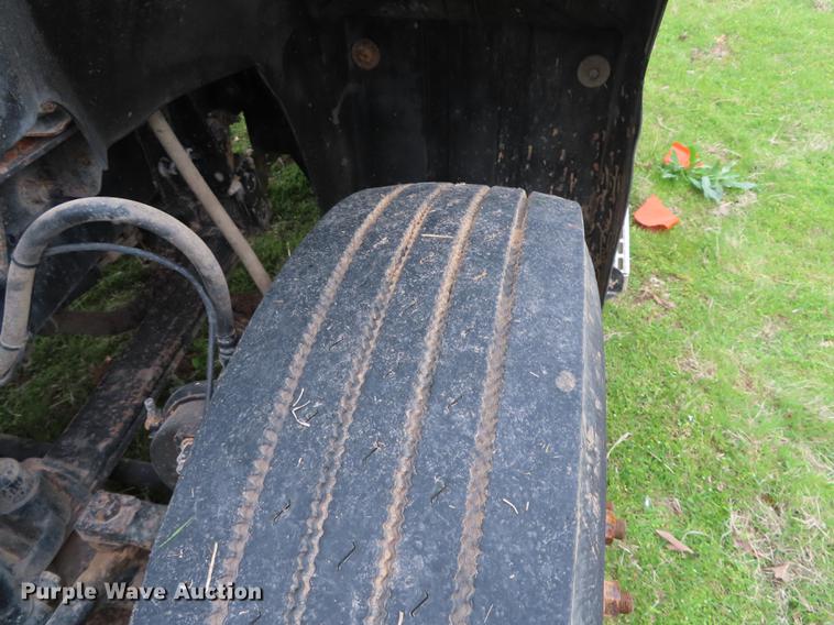 image for item L1481 2005 Mack CXN613 semi truck