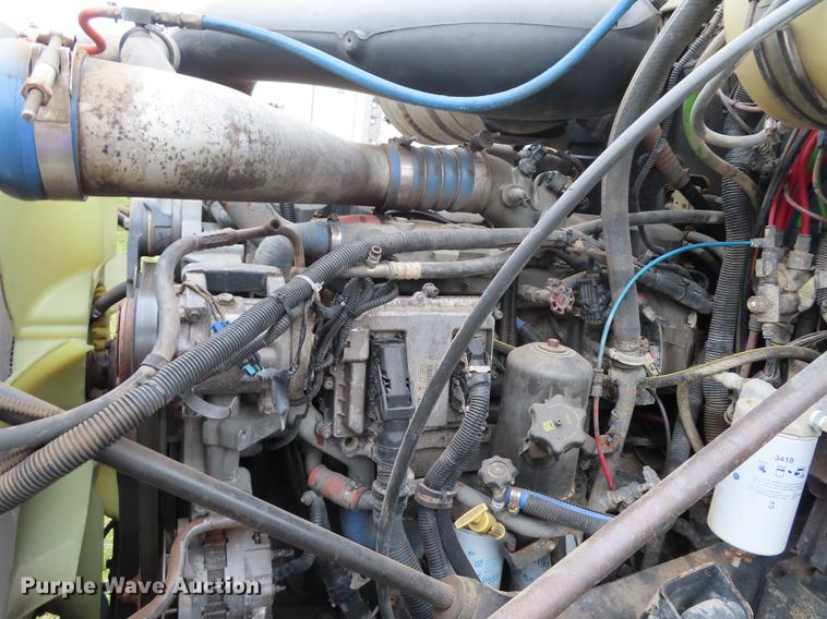 image for item L1481 2005 Mack CXN613 semi truck