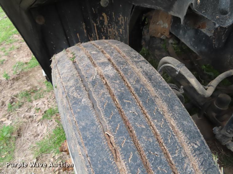 image for item L1481 2005 Mack CXN613 semi truck