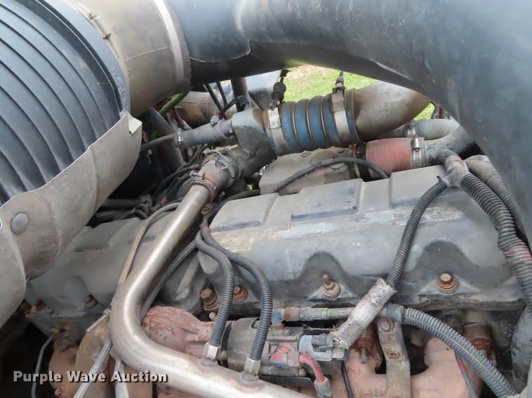 image for item L1481 2005 Mack CXN613 semi truck