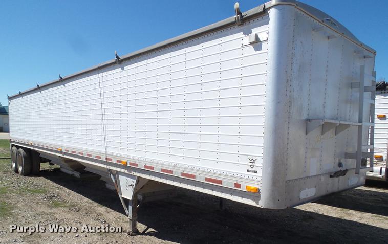 image for item L5746 1994 Wilson DWH-40053 double hopper bottom grain trailer