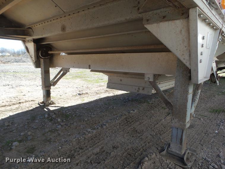 image for item L5746 1994 Wilson DWH-40053 double hopper bottom grain trailer