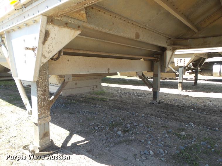 image for item L5746 1994 Wilson DWH-40053 double hopper bottom grain trailer