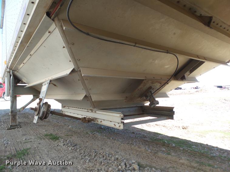 image for item L5746 1994 Wilson DWH-40053 double hopper bottom grain trailer
