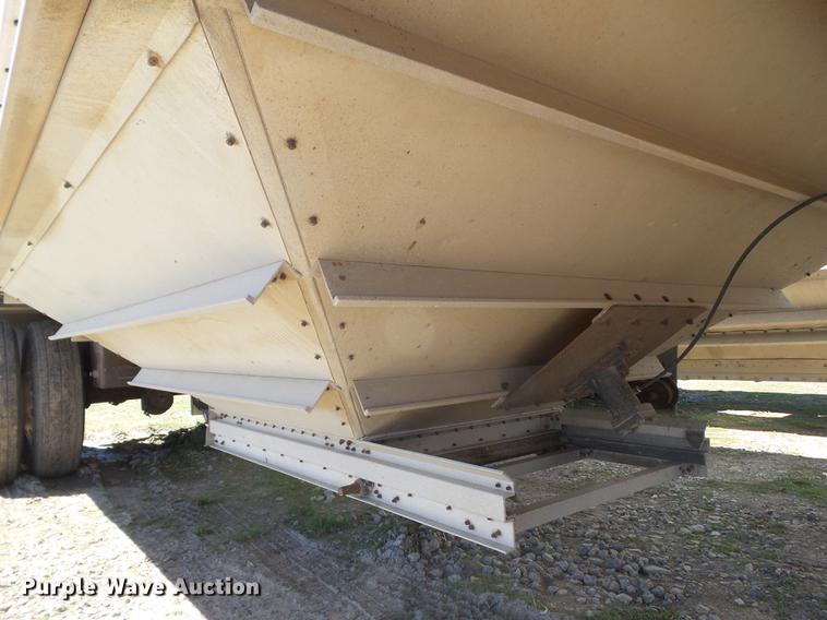 image for item L5746 1994 Wilson DWH-40053 double hopper bottom grain trailer