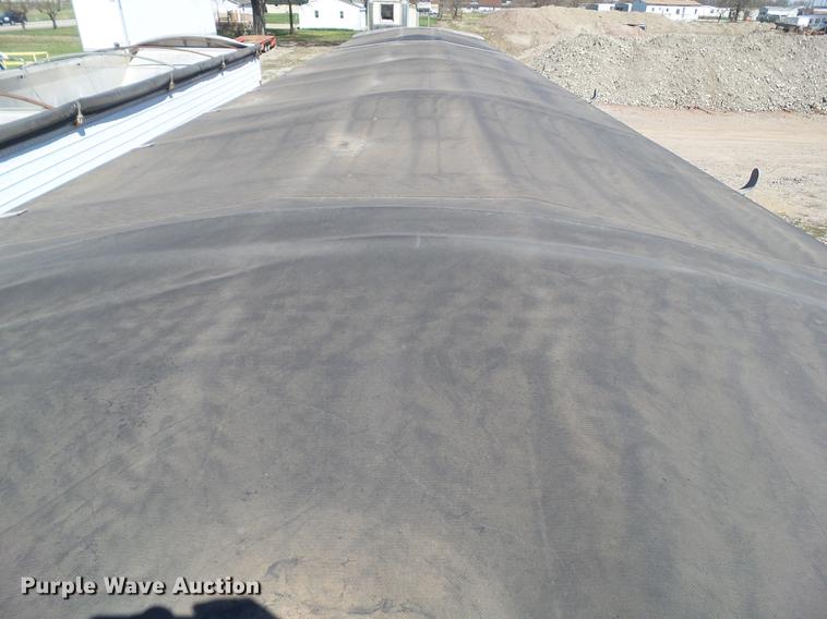 image for item L5746 1994 Wilson DWH-40053 double hopper bottom grain trailer