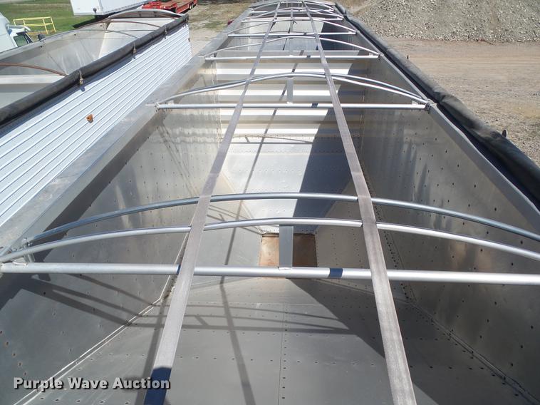 image for item L5746 1994 Wilson DWH-40053 double hopper bottom grain trailer