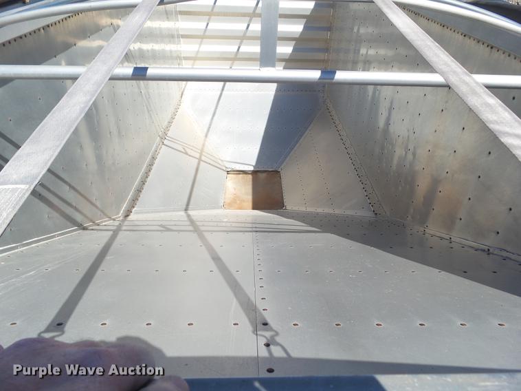 image for item L5746 1994 Wilson DWH-40053 double hopper bottom grain trailer