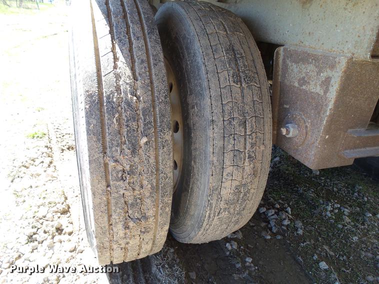 image for item L5746 1994 Wilson DWH-40053 double hopper bottom grain trailer