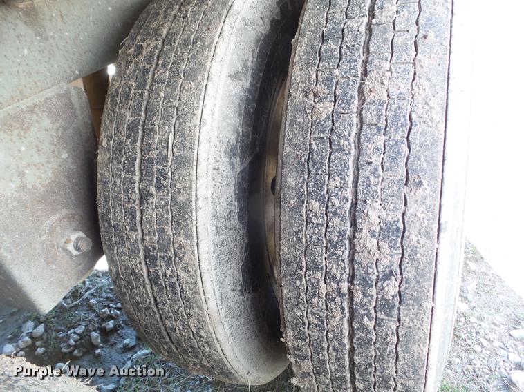 image for item L5746 1994 Wilson DWH-40053 double hopper bottom grain trailer