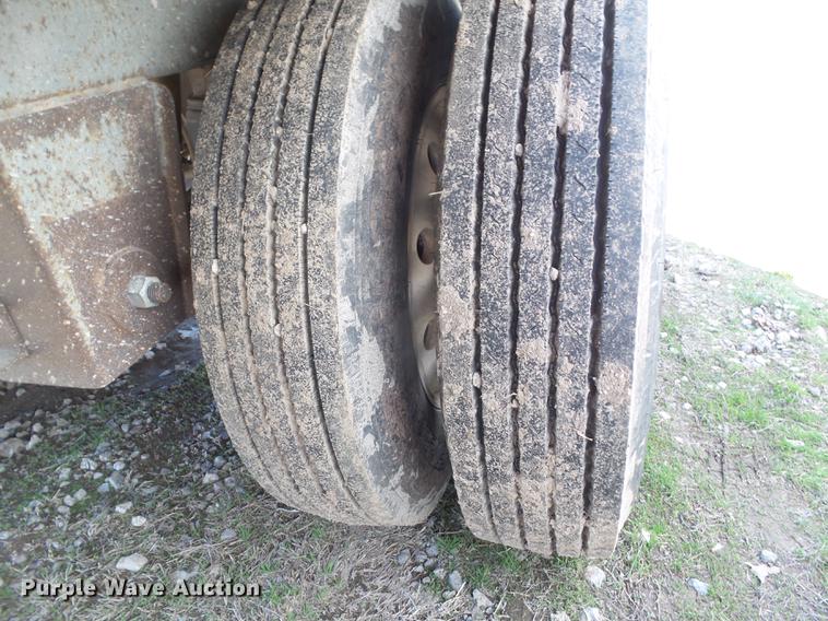 image for item L5746 1994 Wilson DWH-40053 double hopper bottom grain trailer