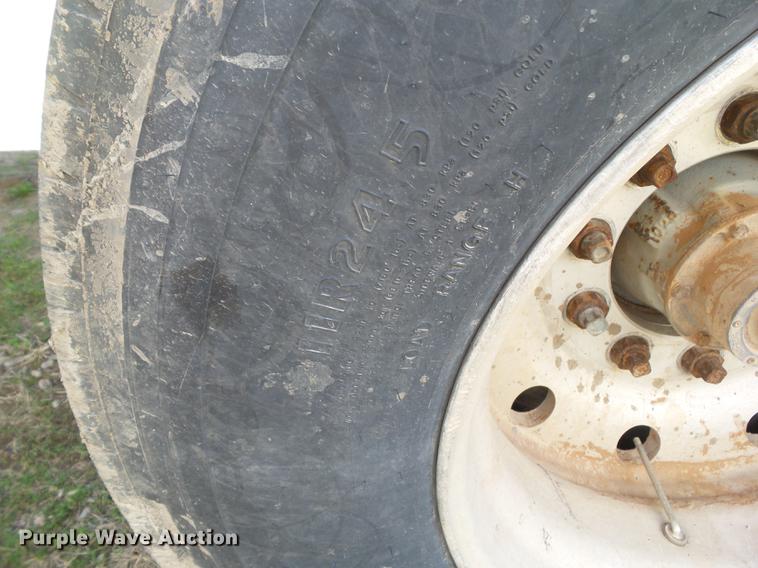 image for item L5746 1994 Wilson DWH-40053 double hopper bottom grain trailer