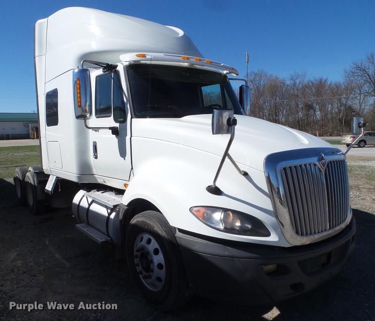 image for item L5748 2013 International ProStar semi truck
