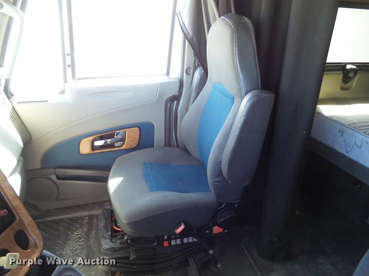 image for item L5748 2013 International ProStar semi truck