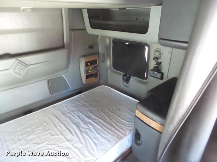 image for item L5748 2013 International ProStar semi truck