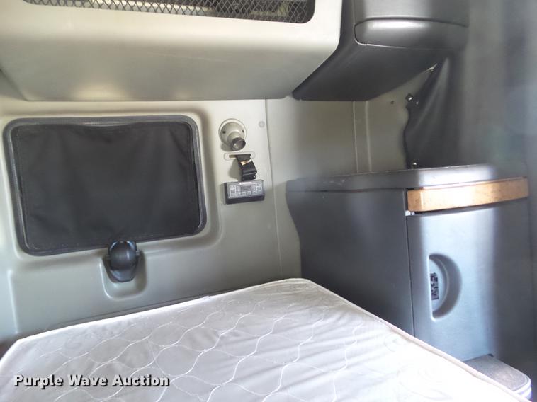 image for item L5748 2013 International ProStar semi truck