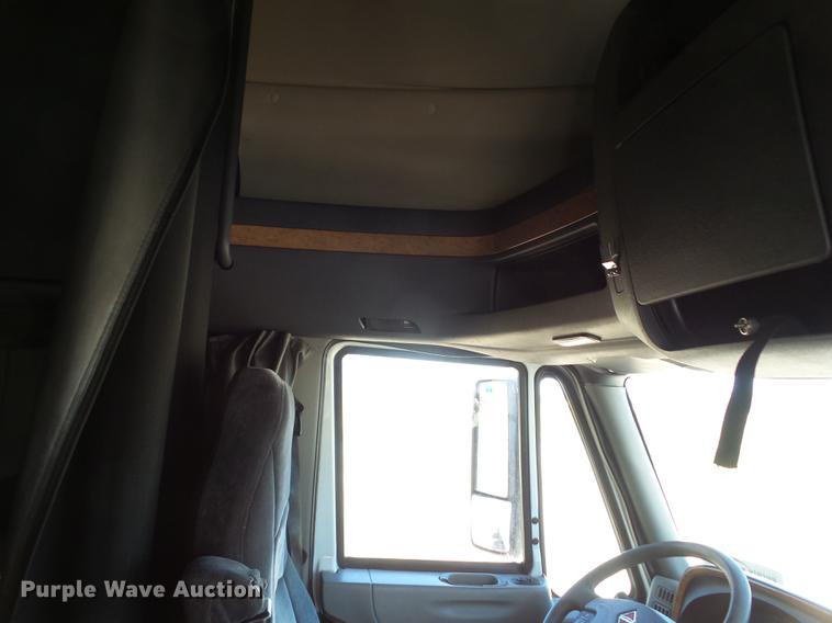 image for item L5748 2013 International ProStar semi truck