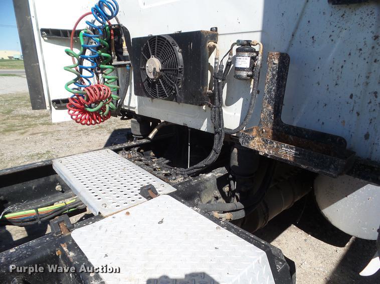 image for item L5748 2013 International ProStar semi truck