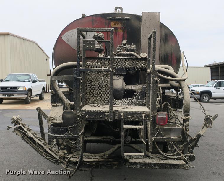 image for item DB8823 1992 Ford F800 oil distributor truck