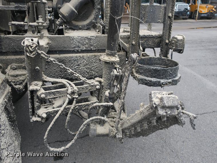 image for item DB8823 1992 Ford F800 oil distributor truck