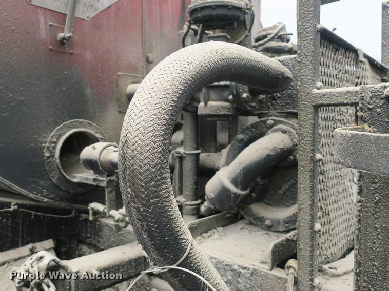 image for item DB8823 1992 Ford F800 oil distributor truck