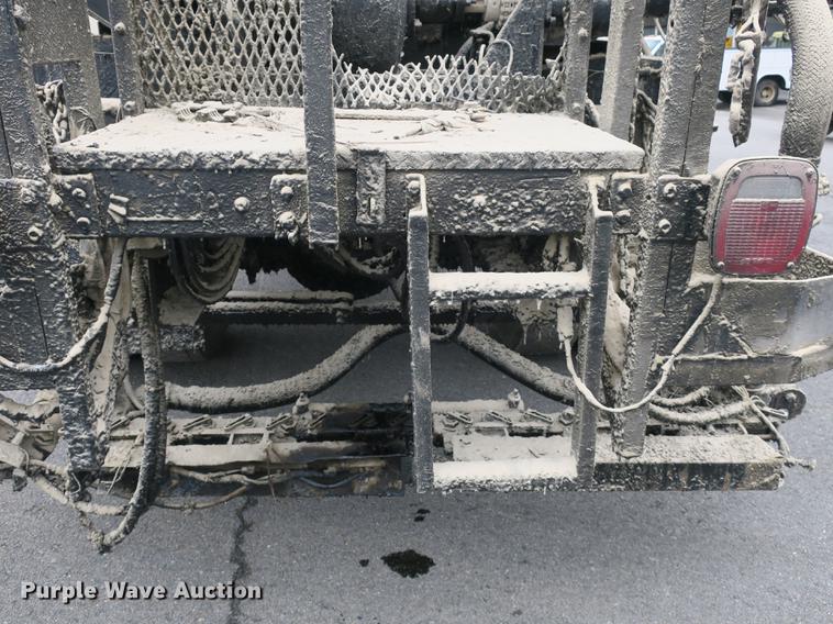 image for item DB8823 1992 Ford F800 oil distributor truck