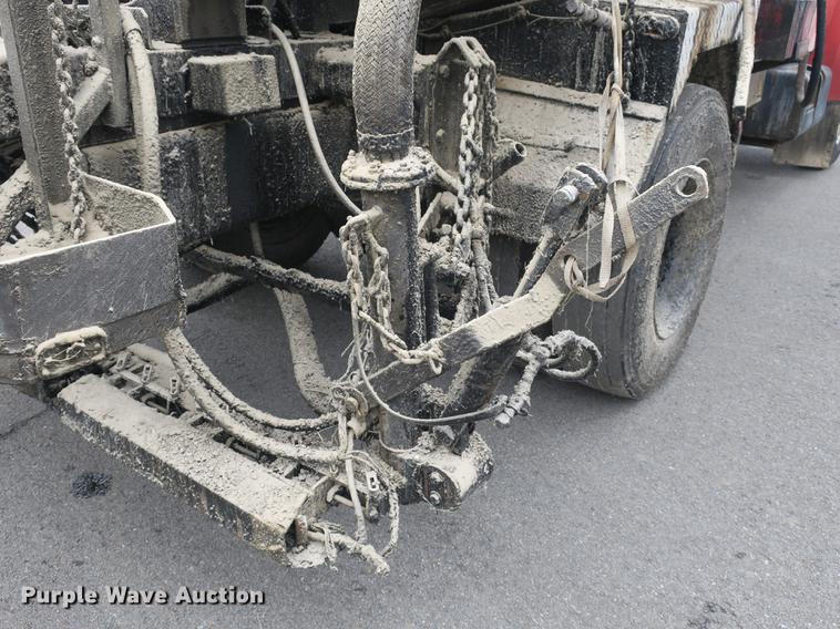 image for item DB8823 1992 Ford F800 oil distributor truck