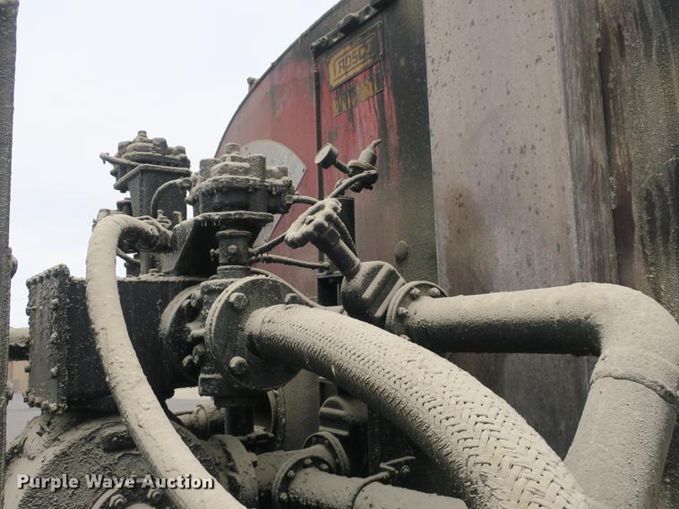 image for item DB8823 1992 Ford F800 oil distributor truck