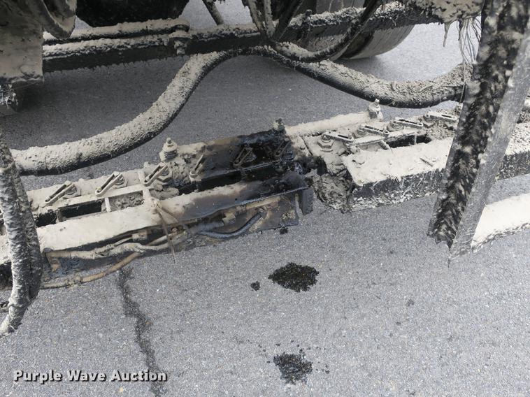 image for item DB8823 1992 Ford F800 oil distributor truck