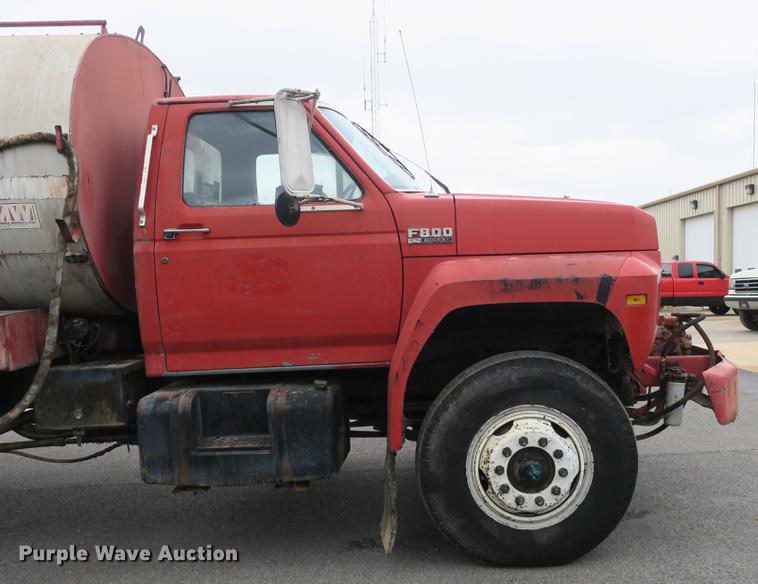 image for item DB8823 1992 Ford F800 oil distributor truck