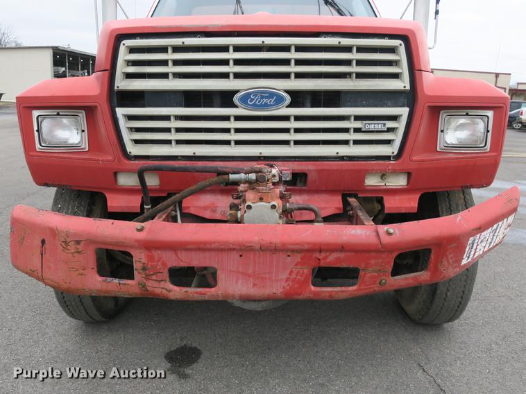 image for item DB8823 1992 Ford F800 oil distributor truck
