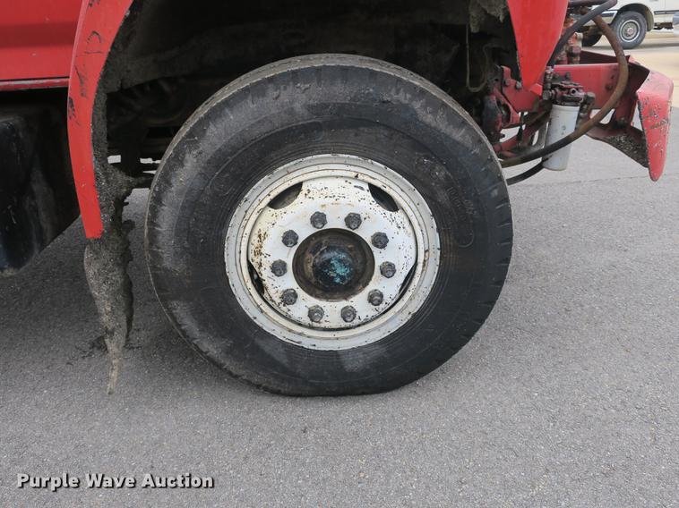 image for item DB8823 1992 Ford F800 oil distributor truck