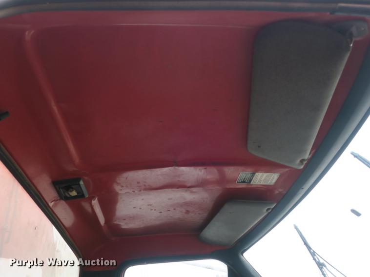 image for item DB8823 1992 Ford F800 oil distributor truck