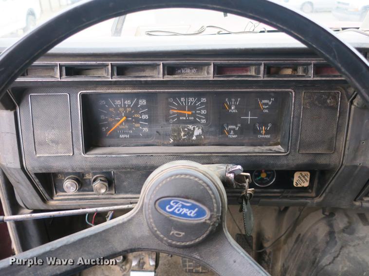 image for item DB8823 1992 Ford F800 oil distributor truck