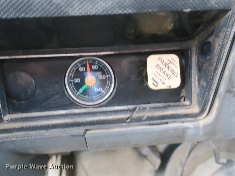 image for item DB8823 1992 Ford F800 oil distributor truck