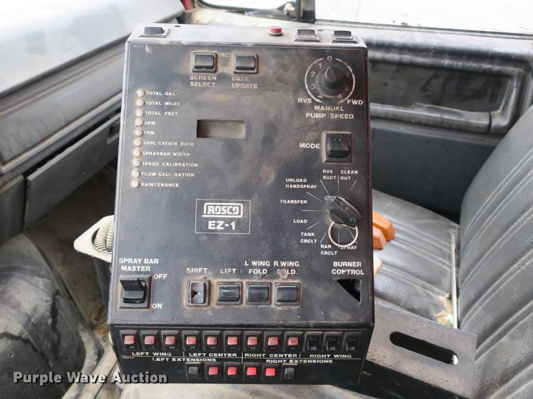 image for item DB8823 1992 Ford F800 oil distributor truck