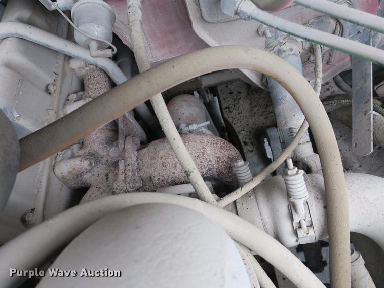 image for item DB8823 1992 Ford F800 oil distributor truck