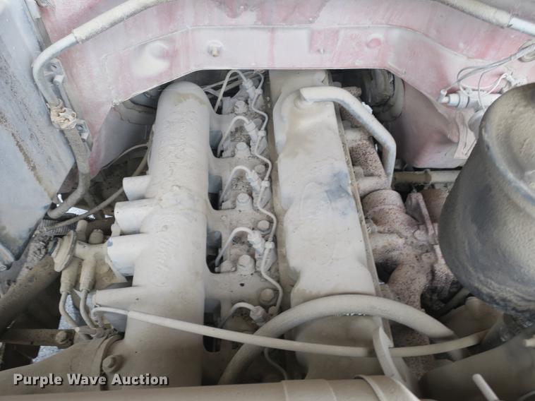 image for item DB8823 1992 Ford F800 oil distributor truck