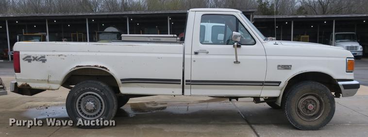 image for item DB8824 1991 Ford F250 pickup truck