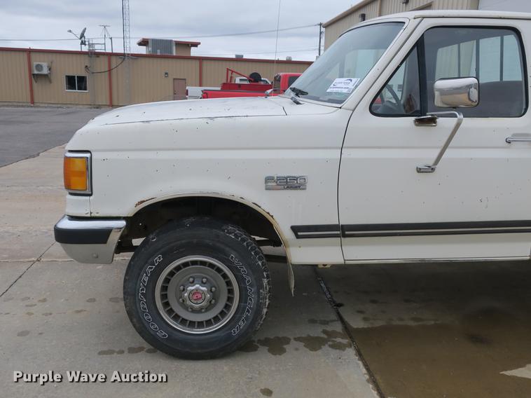 image for item DB8824 1991 Ford F250 pickup truck