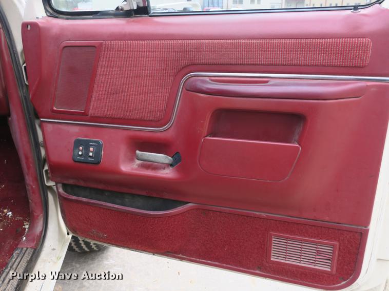 image for item DB8824 1991 Ford F250 pickup truck