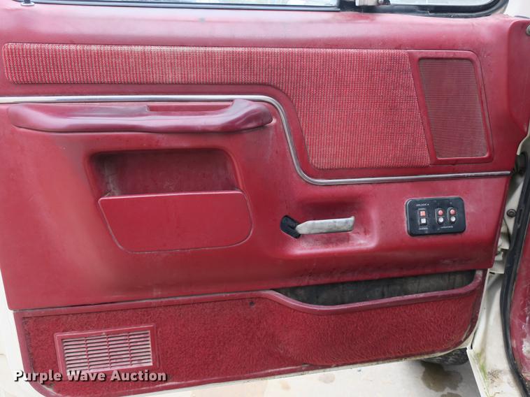 image for item DB8824 1991 Ford F250 pickup truck