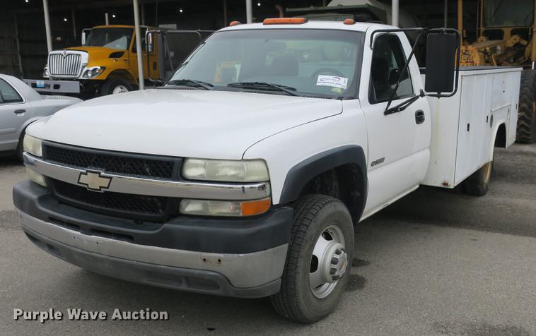 image for item DB8827 2002 Chevrolet Silverado 3500 utility bed pickup truck