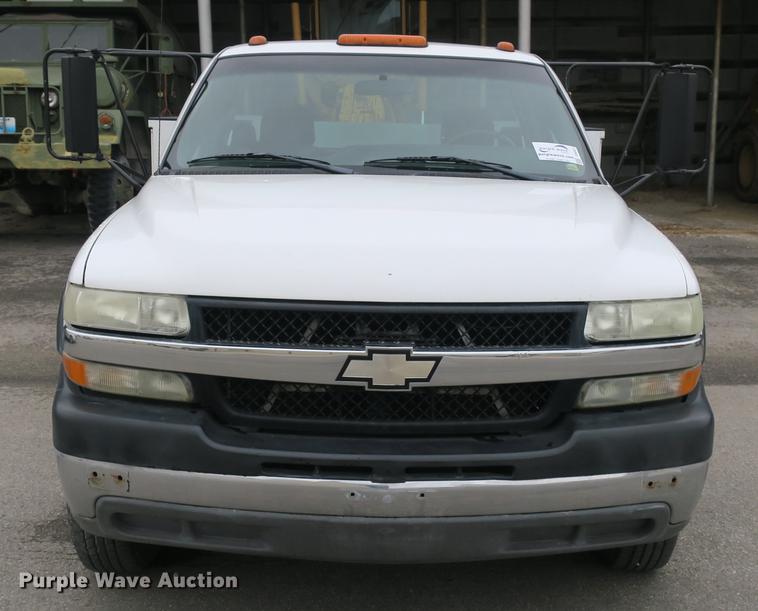 image for item DB8827 2002 Chevrolet Silverado 3500 utility bed pickup truck