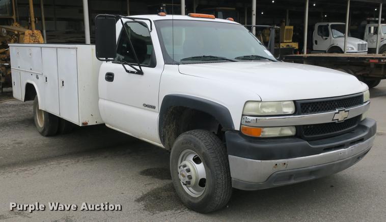 image for item DB8827 2002 Chevrolet Silverado 3500 utility bed pickup truck