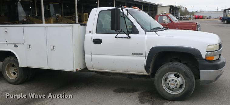 image for item DB8827 2002 Chevrolet Silverado 3500 utility bed pickup truck