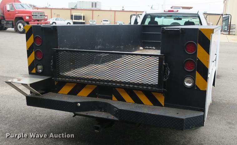 image for item DB8827 2002 Chevrolet Silverado 3500 utility bed pickup truck