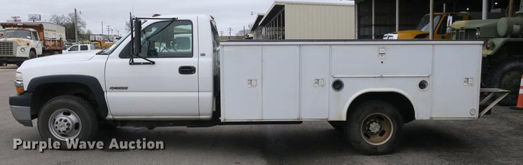 image for item DB8827 2002 Chevrolet Silverado 3500 utility bed pickup truck